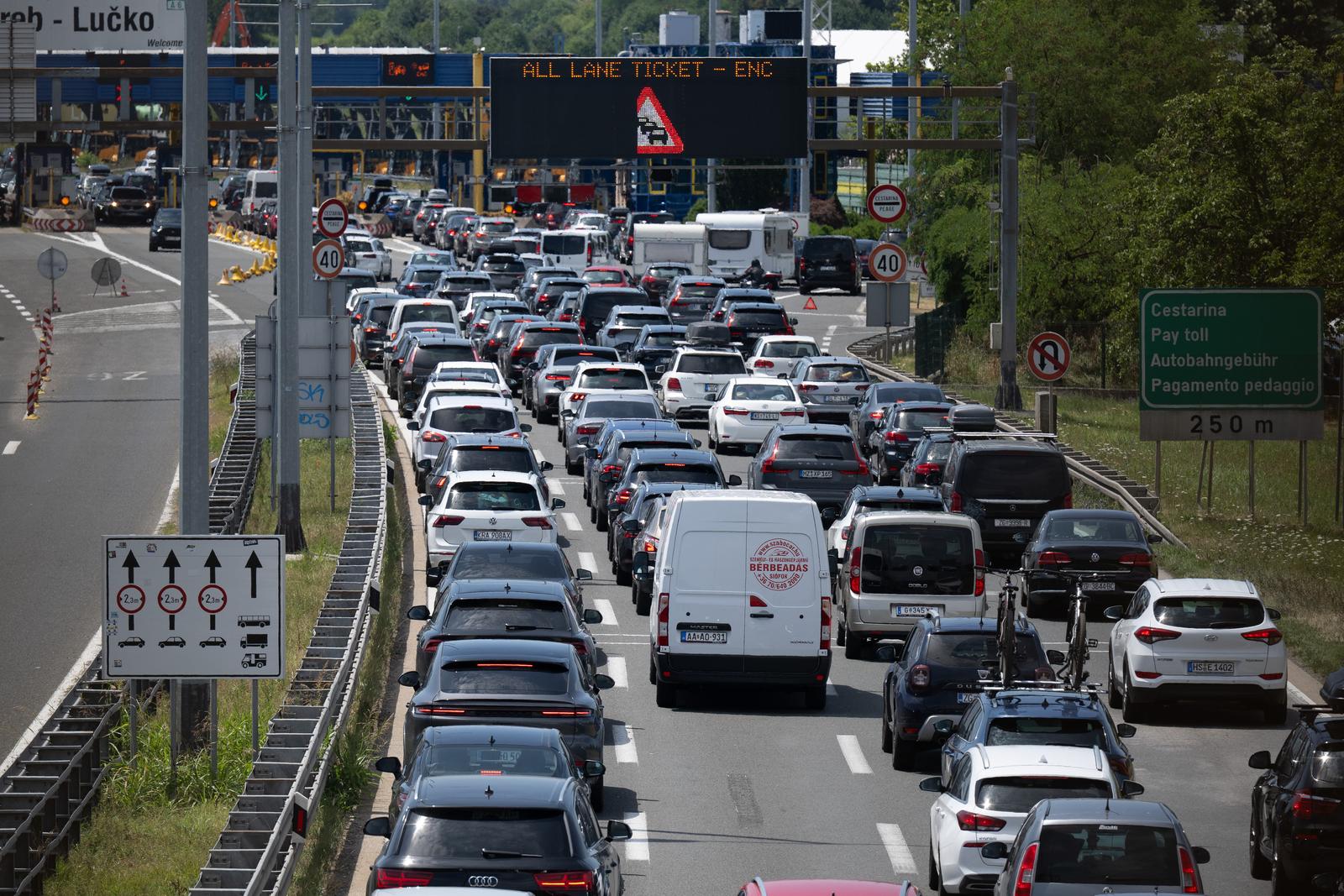 12.07.2025., Zagreb - Pojacan promet u smjeru prema moru ispred NP Lucko.

 Photo: Davor Puklavec/PIXSELL