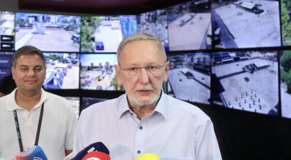 13.07.2025.,Split-Potpredsjednik Vlade RH i ministar unutarnjih poslova dr. sc. Davor Bozinovic zajedno s nacelnikom PU splitsko-dalmatinske Markom Srdarevicem i organizatorom Joeom basicemposjetio Park Mladeži gdje se odrzava  Ultra Europe 2025. Nokon odrzanog sastanka dali su izjave za medije u csntru za video nadzor. Photo: Ivo Cagalj/PIXSELL