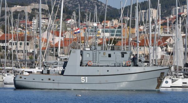 13.11.2024., Sibenik - Ratni brod Hrvatske ratne mornarice LM-51 Korcula. Klasificiran je kao lovac mina (mali protuminski brod). Photo: Hrvoje Jelavic/PIXSELL