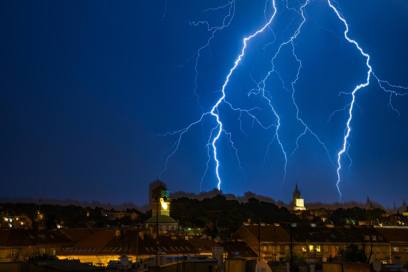 16.06.2019. Zagreb - Grmljavinsko nevrijeme iznad Zagreba  Photo: Josip Regovic/PIXSELL