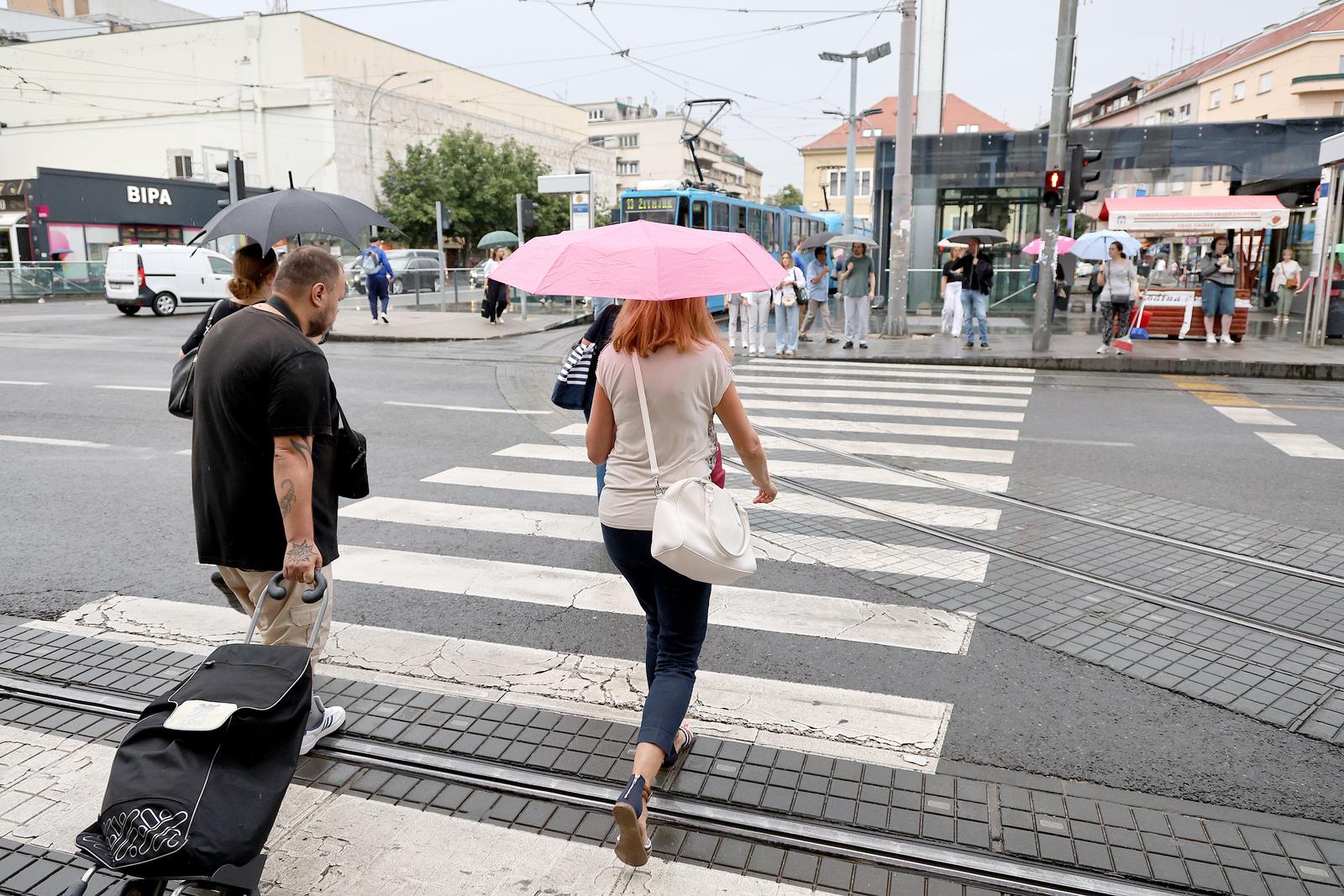 16.07.2025., Zagreb - Sa sjeverozapada je na podrucje Hrvatske stiglo jos jedno naoblacenje, koje ce u unutrasnjosti i na sjevernom Jadranu mjestimice donijeti kisu ili pljuskove, lokalno moguce i izrazenije pracene grmljavinom, osobito navecer na istoku. Photo: Patrik Macek/PIXSELL