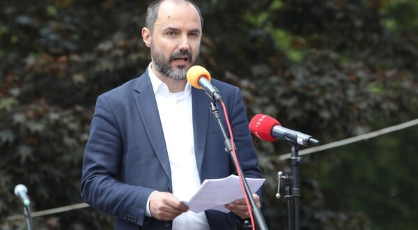 17.05.2025., Vojnic - U organizaciji Srpskog narodnog vijeca (SNV), u suradnji sa Savezom antifasista i antifasistickih boraca (SABA) te opcinama Vojnic, Topusko, Krnjak i Vrginmost na Petrovoj gori svecano je obiljezena godisnjica proboja obruca na Biljegu, jedan od najznacajnih NOB dogadaja u Hrvatskoj. Kod spomenika ustanku naroda Banije i Korduna na Petrovcupolozeno je  cvijece za pale borce,  te odrzan kulturno-umjetnicki program.  Skupu su nazocili Milorad Pupovac, Boris Milosevic, Stjepan  Mesic, Mile Knezevic predstavnici SABA-e te brojni uzvabnici. Photo: Kristina Stedul Fabac/PIXSELL