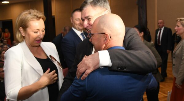 18..07.2025., Cazma - Predsjednik Republike Zoran Milanovic sudjelovao je na svecanoj sjednici Gradskog vijeca Grada Cazme povodom obiljezavanja Dana Grada i blagdana Sv. Marije Magdalene. Domacin je bila nova gradonacelnica Valentina Canadjija  Photo: Damir Spehar/PIXSELL