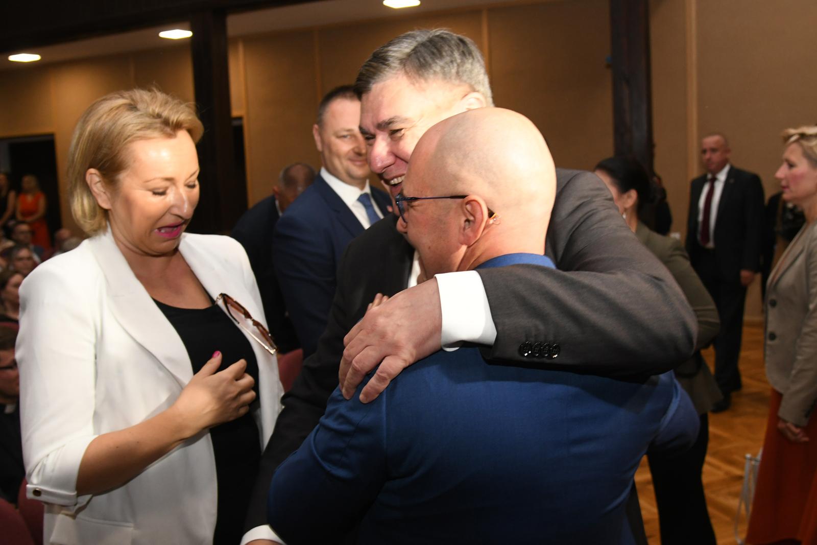 18..07.2025., Cazma - Predsjednik Republike Zoran Milanovic sudjelovao je na svecanoj sjednici Gradskog vijeca Grada Cazme povodom obiljezavanja Dana Grada i blagdana Sv. Marije Magdalene. Domacin je bila nova gradonacelnica Valentina Canadjija  Photo: Damir Spehar/PIXSELL