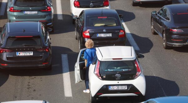 19.06.2025., Zagreb - Naplatna postaja Lucko. Pogled na naplatnu postaju Lucko s nadvoznjaka u Hrvatskom Leskovcu. Pojacan je promet na cestama u smjeru mora, moguci su zastoji i voznja u koloni, osobito na dionicama gdje su u tijeku radovi. Photo: Sanjin Strukic/PIXSELL