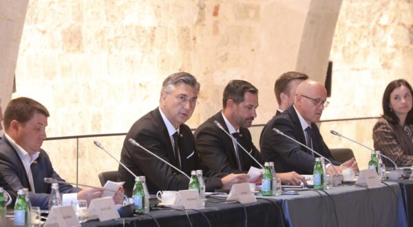 22.07.2015.,Hvar-Predsjednik Vlade Andrej Plenkovic sudjelovao  na 3. sjednici Vijeca za upravljanje razvojem turizma. Photo: Ivo Cagalj/PIXSELL