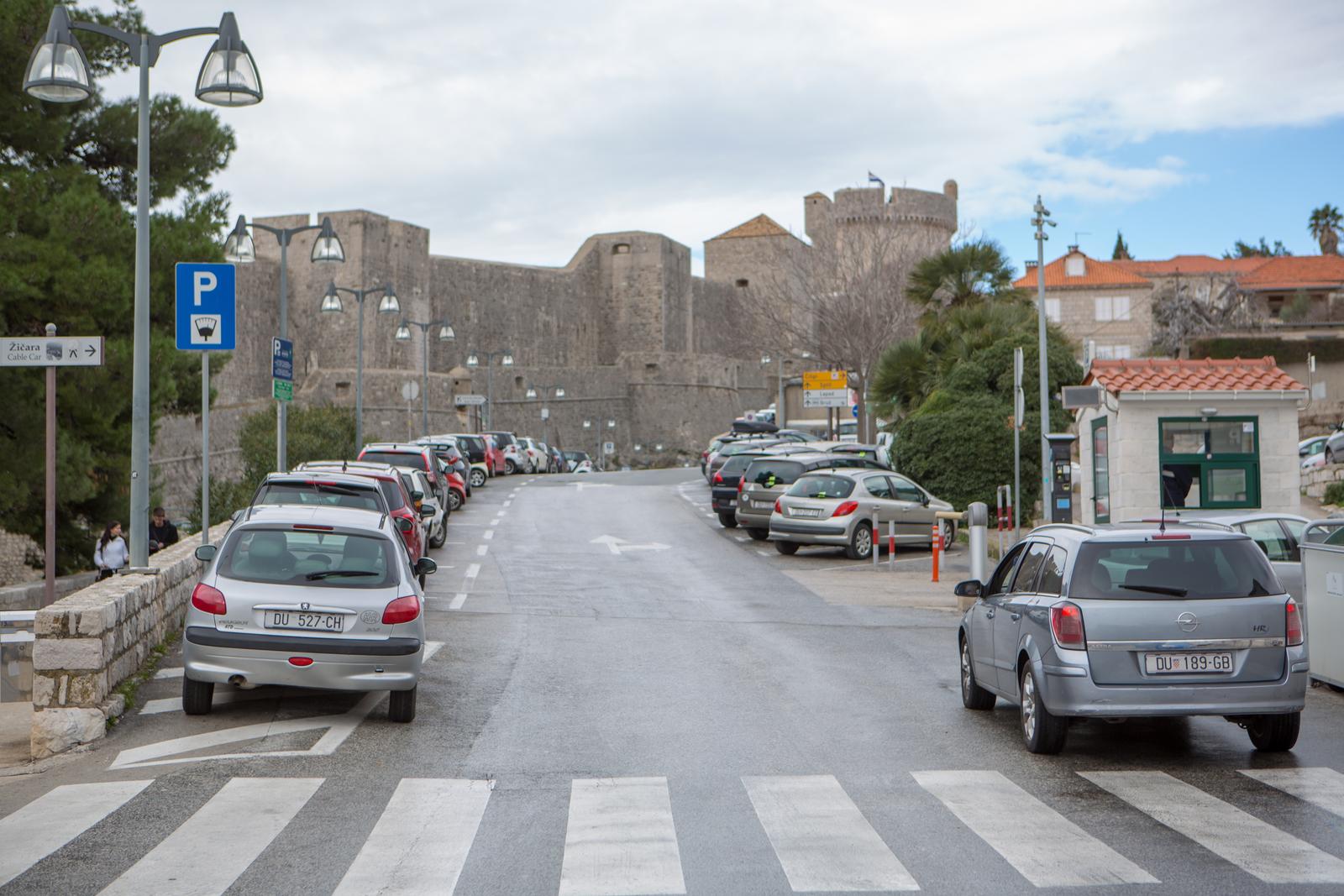 23.01.2018., Dubrovnik -  Kandidacijska lista grupe biraca Srdj je Grad, ne slaze se s Prijedlogom odluke o izmjenama i dopunama Odluke o organizaciji i nacinu naplate i kontrole parkiranja u Gradu Dubrovniku, koji ce biti predstavljen na 8. sjednici Gradskog vijeca te su uputili svoje nezadovoljstvo konstruiranjem takve Odluke Na dnevnom redu 8. sjednice Gradskog vijeca Grada Dubrovnika kao 11. tocka nalazi se Prijedlog odluke o izmjenama i dopunama Odluke o organizaciji i nacinu naplate i kontrole parkiranja u Gradu Dubrovniku.rPhoto: Grgo Jelavic/PIXSELL