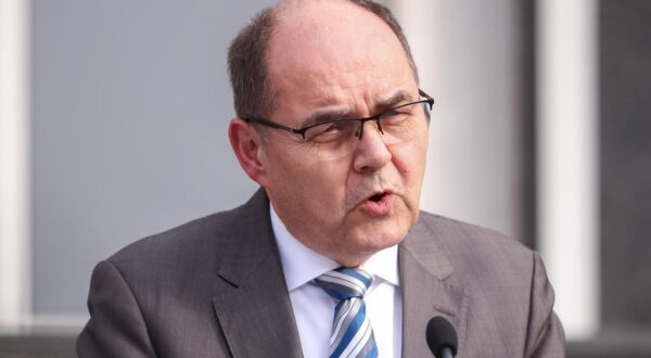 25.02.2025., Sarajevo, Bosna i Hercegovina - Visoki predstavnik u BiH Christian Schmidt odrzao je izvanrednu konferenciju za medije uoci presude Miloradu Dodiku. Photo: Armin Durgut/PIXSELL