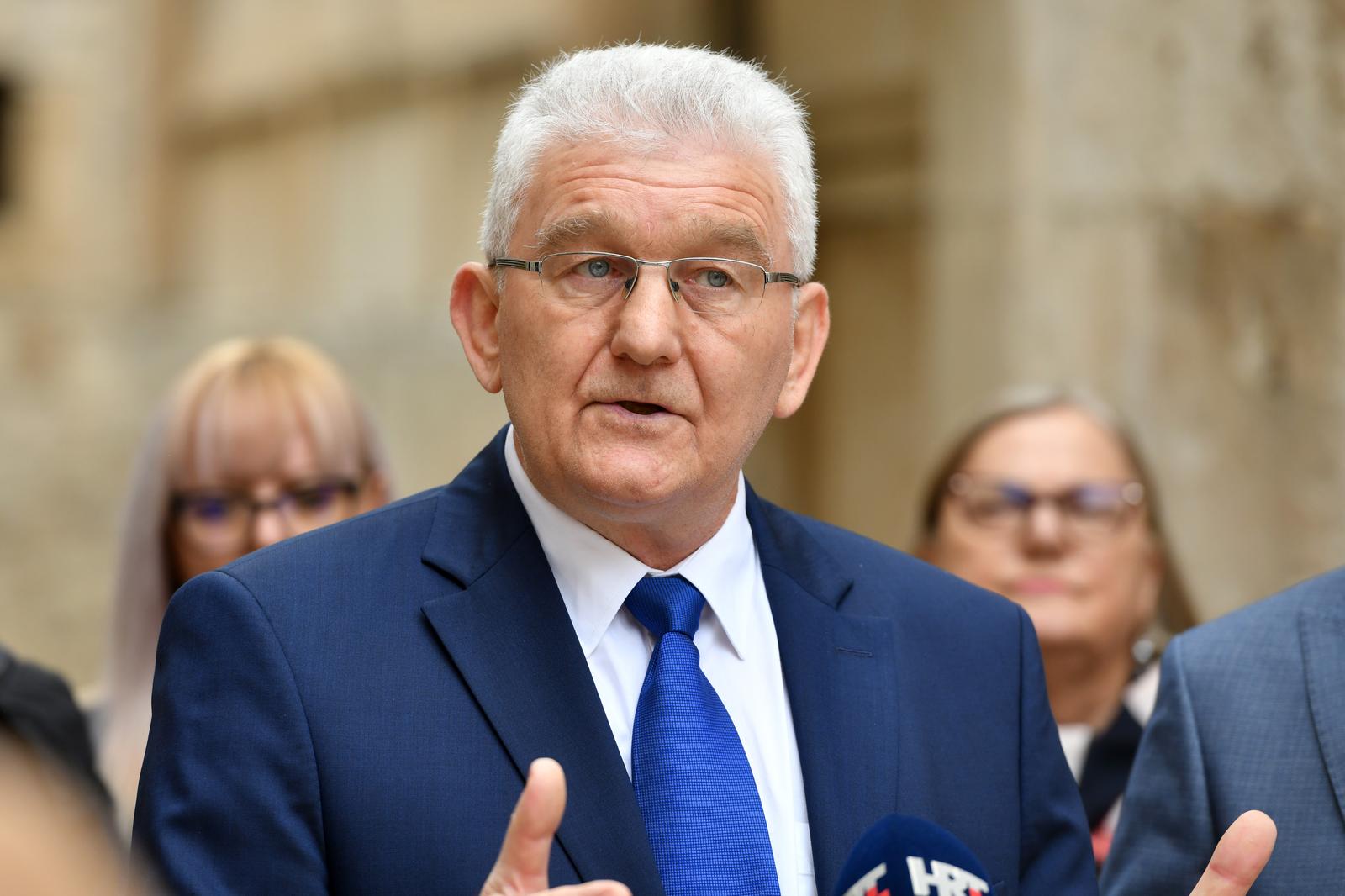 26.03.2025., Sibenik - Konferencija za medije MOST-a BUZ-a na kojoj su govorili saborski zastupnik Ivica Ledenko i Milivoj Spika, predsjednik stranke Blok umirovljenici zajedno.  Photo: Hrvoje Jelavic/PIXSELL