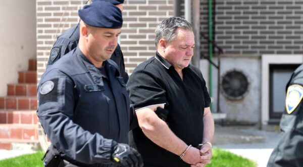 30.04.2025., Cakovec - Privodjenje svecenika u Drzavno odvjetnistvo u Cakovcu zbog sumnje u spolno uznemiravanja mladica te im za to nudio novvac. Photo: Vjeran Zganec Rogulja/PIXSELL