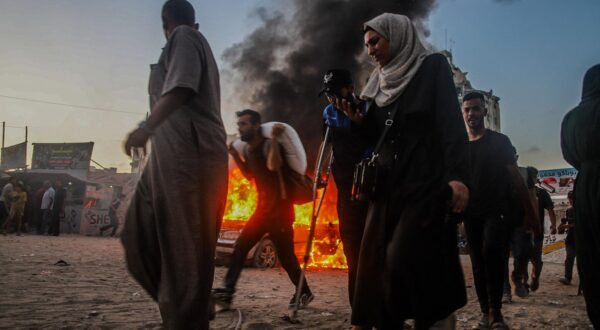 Residents in the Al-Nasr neighborhood of western Gaza City receive sacks of flour following the arrival of humanitarian aid through the Zikim area, on July 30, 2025. In the same location, an armed group, believed to be affiliated with a security body, set fire to the vehicle of a man accused of assaulting residents and stealing aid supplies. Photo by Ramez Habboub/ABACAPRESS.COM Photo: Habboub Ramez/ABACA/ABACA