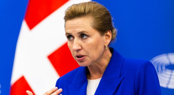 08 July 2025, France, Straßburg: Mette Frederiksen (Socialdemokraterne), Prime Minister of Denmark, speaks to media representatives during a press conference. Denmark takes over the EU Council Presidency again on July 1. The plenary session week begins with, among other things, a debate on a vote of no confidence in the EU Commission. The vote is scheduled for Thursday. Photo: Philipp von Ditfurth/dpa Photo: Philipp von Ditfurth/DPA
