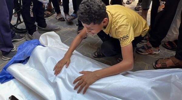 Palestinians mourn by the bodies of relatives who were killed in Israeli strikes targeted a water filling station Palestinians mourn by the bodies of relatives who were killed in Israeli strikes targeted a water filling station, at the Al-Awda hospital, in Nusairat refuge camp, central Gaza Strip, on July 13, 2025. Photo by Belal Abu Amer  apaimages Nusairat Gaza Strip Palestinian Territory 130725_Nusaierat_BA_2_001 Copyright: xapaimagesxBelalxAbuxAmerxxapaimagesx Photo: IMAGO/Belal Abu Amer  apaimages/IMAGOSTOCK&PEOPLE