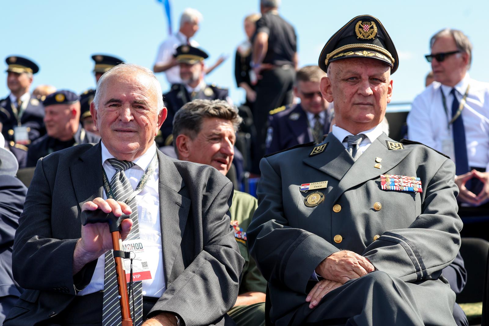 31.07.2025., Zagreb - Okupljanje uzvanika pored tribina uoci odrzavanja vijnog mimohoda u povodu obiljezavanja 30. obljetnice vojno-redarstvene operacije Oluja. Ljubo Cesic Rojs Photo: Sanjin Strukic/PIXSELL