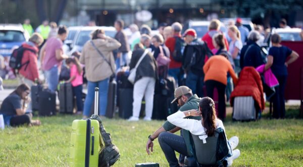 23.09.2024., Sarajevo, Bosna i Hercegovina - Nakon dojave o bombi na Medjunarodni aerodrom Sarajevo izvrsen je kontradiverzioni pregled kompletnog aerodroma te je utvrdjeno da je dojava o postavljenim eksplozivnim napravama bila je lazna. Photo: Armin Durgut/PIXSELL