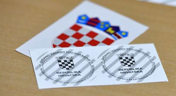 18.05.2025., Sibenik - Otvaranje biralista u Republici Hrvatskoj za lokalne izbore 2025.godine. Photo: Hrvoje Jelavic/PIXSELL