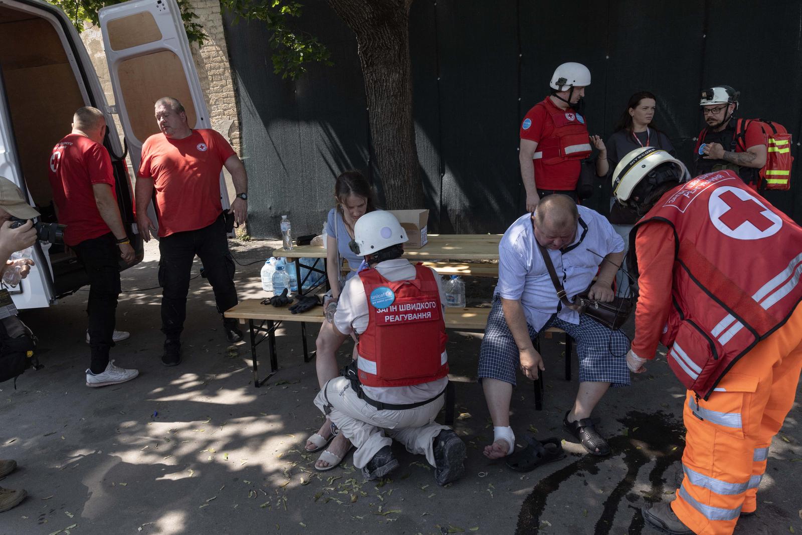First responders from Ukrainian Red Cross give first aid to local residents hurt by the Russian drone and airstrike attacks in Kharkiv, Ukraine on July 7, 2025. Photo by Yevhen Titov/ABACAPRESS.COM Photo: Titov Yevhen/ABACA/ABACA