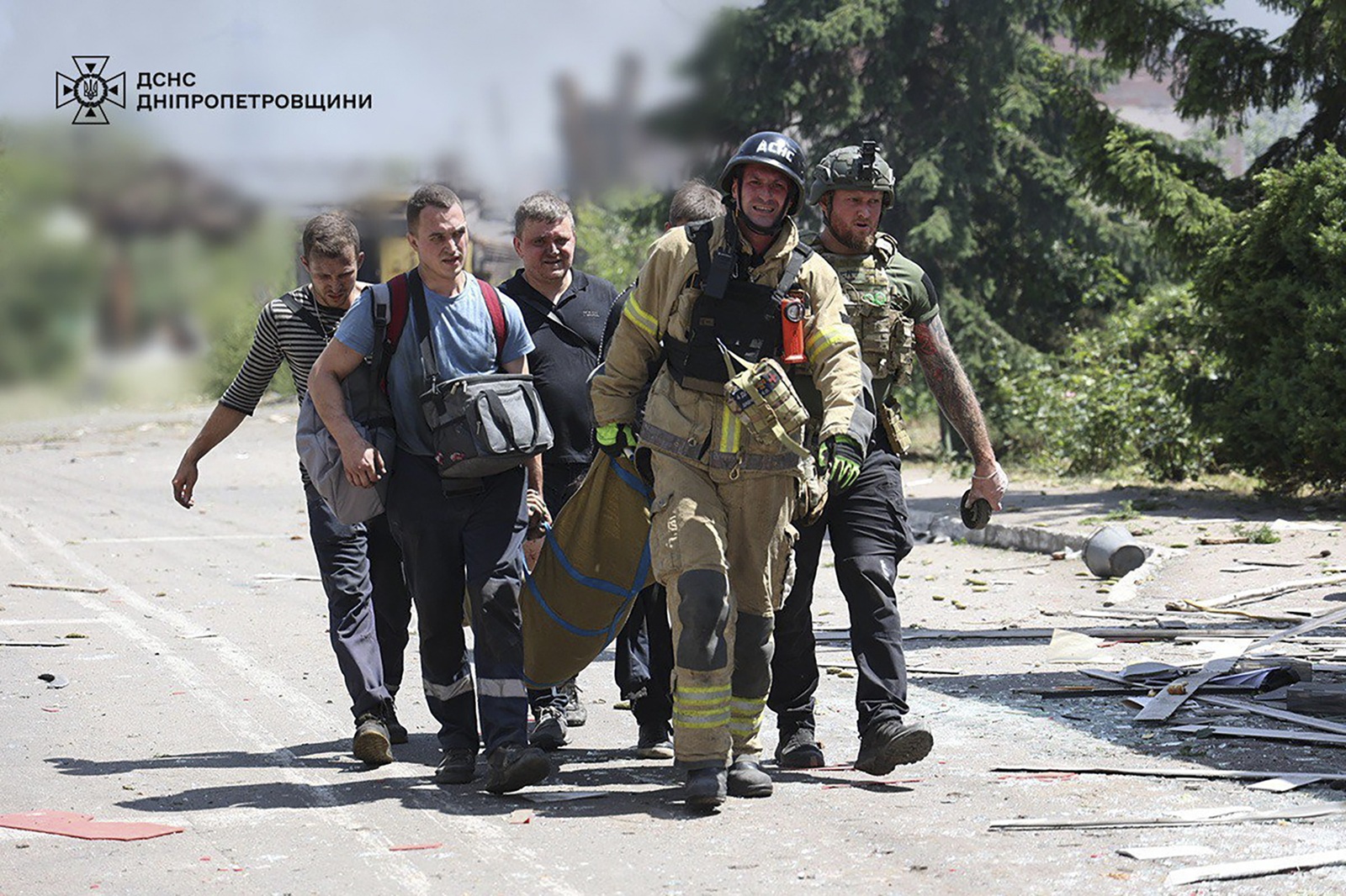 epa12194660 A handout picture made available by the State Emergency Service shows Ukrainian rescuers evacuating an injured person following Russian shelling in the city of Dnipro, Ukraine, 24 June 2025. At least 11 people died and 153 were injured in Dnipro and the Dnipropetrovsk area after the Russian rocket attack in the region, where a dormitory, gymnasium, administration building, and a passenger train were damaged, according to the head of the Dnipropetrovsk Regional Military Administration, Sergii Lysak.  EPA/STATE EMERGENCY SERVICE HANDOUT HANDOUT HANDOUT EDITORIAL USE ONLY/NO SALES