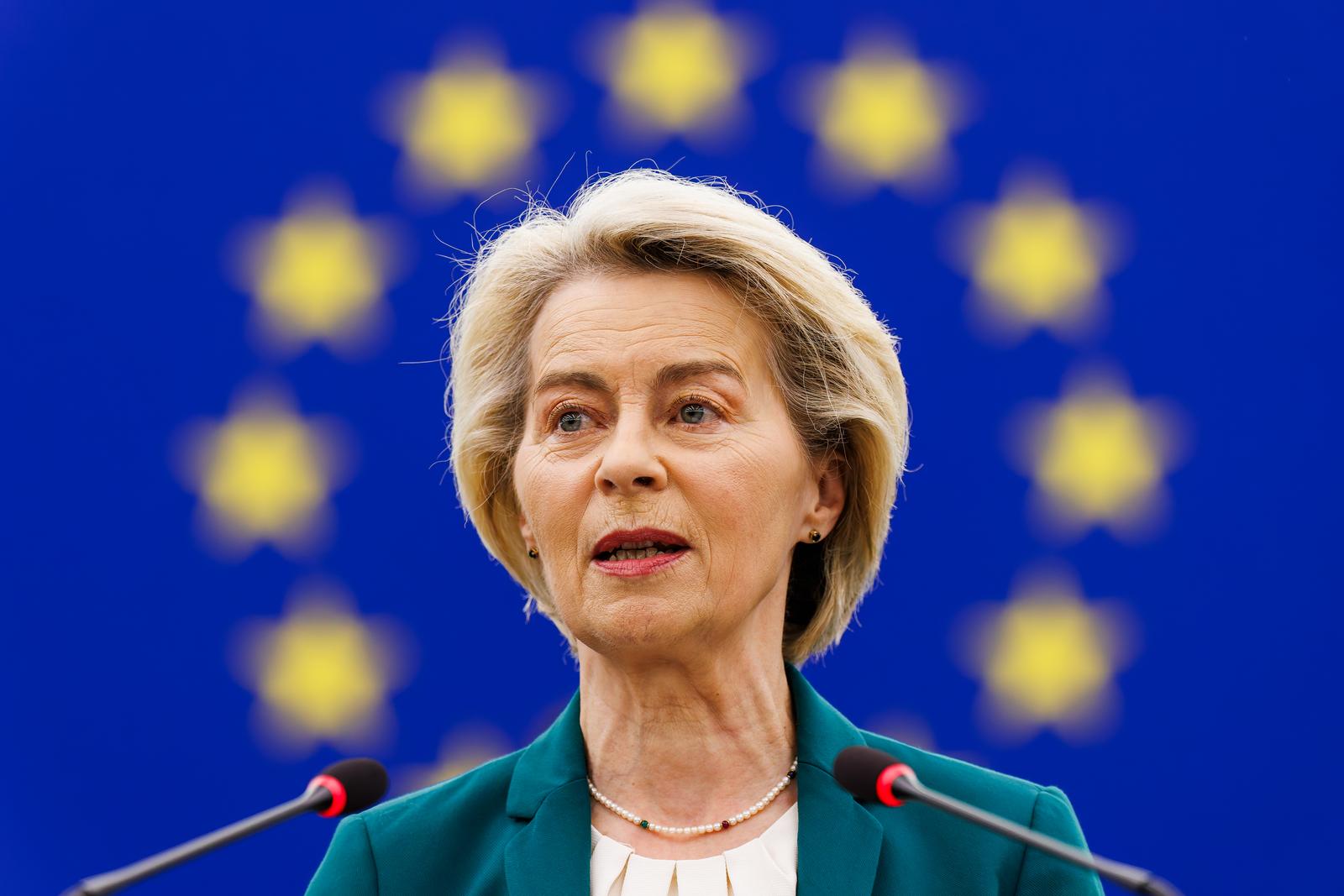 08 July 2025, France, Straßburg: Ursula von der Leyen (CDU), President of the European Commission, stands in the European Parliament building and speaks. The plenary session week begins with a debate on a vote of no confidence in the EU Commission. The vote is scheduled for Thursday. Photo: Philipp von Ditfurth/dpa Photo: Philipp von Ditfurth/DPA