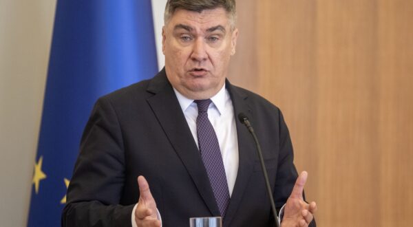 Zagreb, 1.7.2025 - Slovački predsjednik Peter Pellegrini u posjetu je Hrvatskoj. U Uredu predsjednika sastao se s hrvatskim kolegom Zoranom Milanovićem. Na slici izjave za medije.
Foto Hina/ Dario GRZELJ/ dag