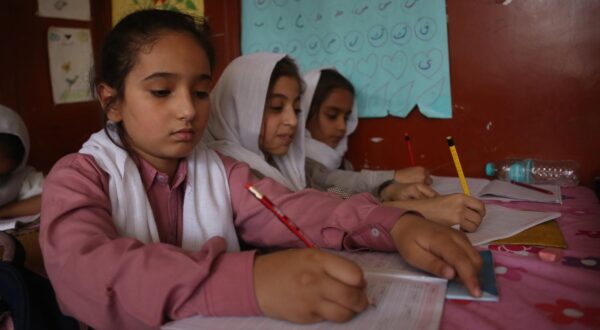 (250531) -- KABUL, May 31, 2025 (Xinhua) -- Afghan girls attend a class at a private school in Kabul, the capital of Afghanistan, May 26, 2025. TO GO WITH "Feature: Afghan children shine through shadows, nurturing hope for brighter future" (Photo by Saifurahman Safi/Xinhua) Photo: Saifurahman Safi/XINHUA