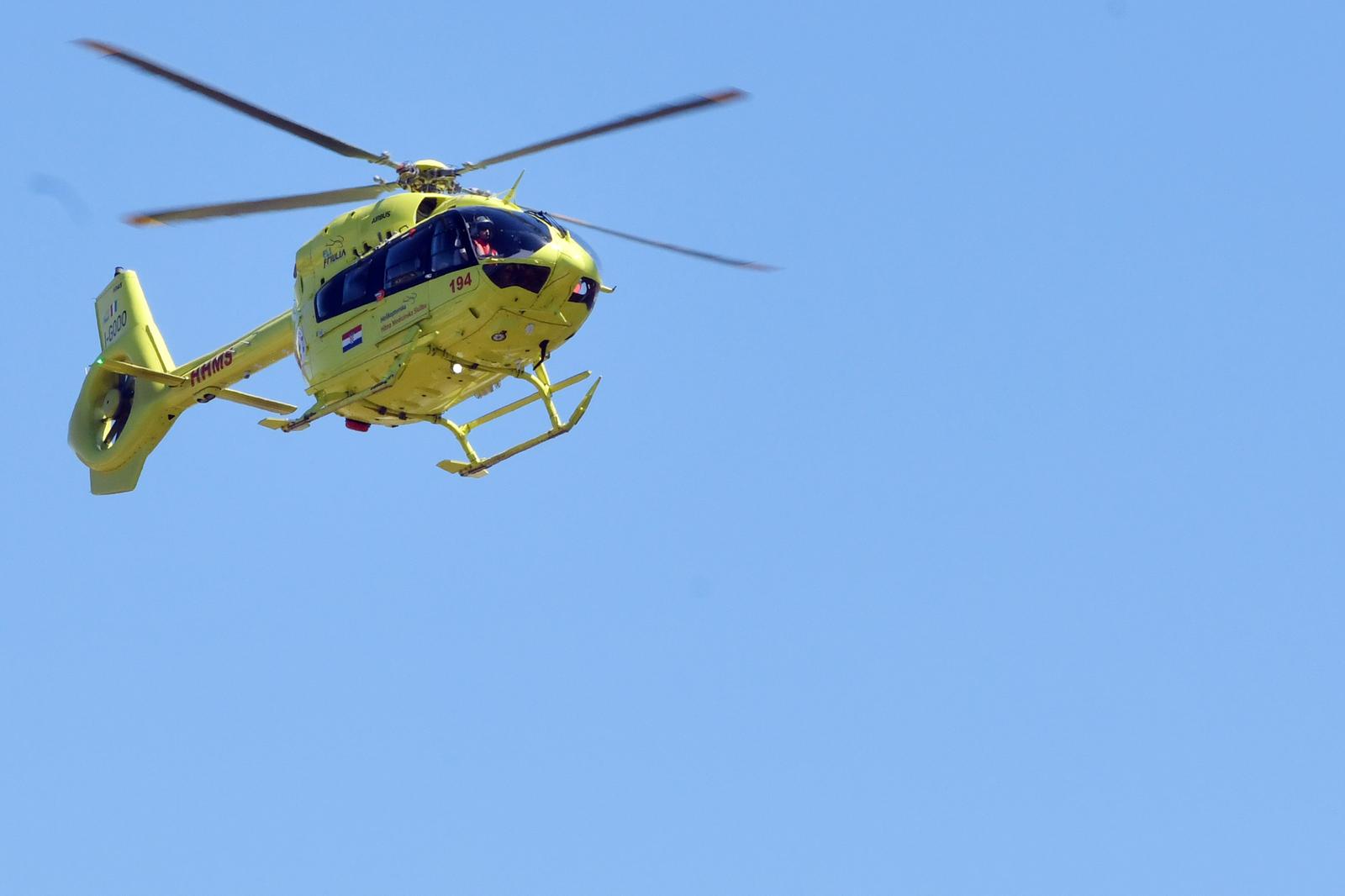 30.04.2025., Sibenik - Helikopterske hitne medicinske sluzbe svakodnevno obavljaju prevoz pacijenata. Prevoz hitnog pacijenta iz Sibenika. Photo: Hrvoje Jelavic/PIXSELL