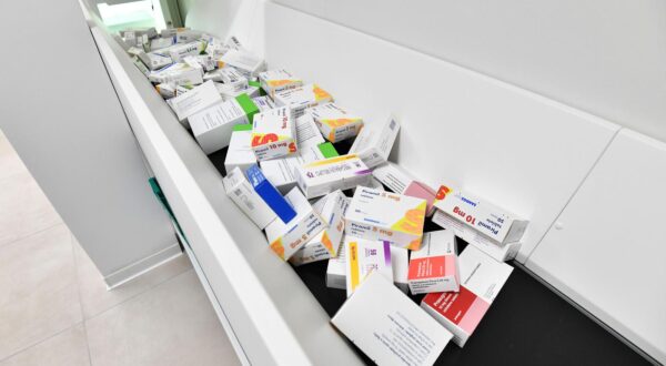 24.12.2020., Varazdin - Ljekarne varazdinske zupanije predstavile su automatizirano skladiste vrijedno 1.7 milijuna kuna koje osigurava automatsko zaprimanje, pohranu i isporuku lijekova. Photo: Vjeran Zganec Rogulja/PIXSELL
