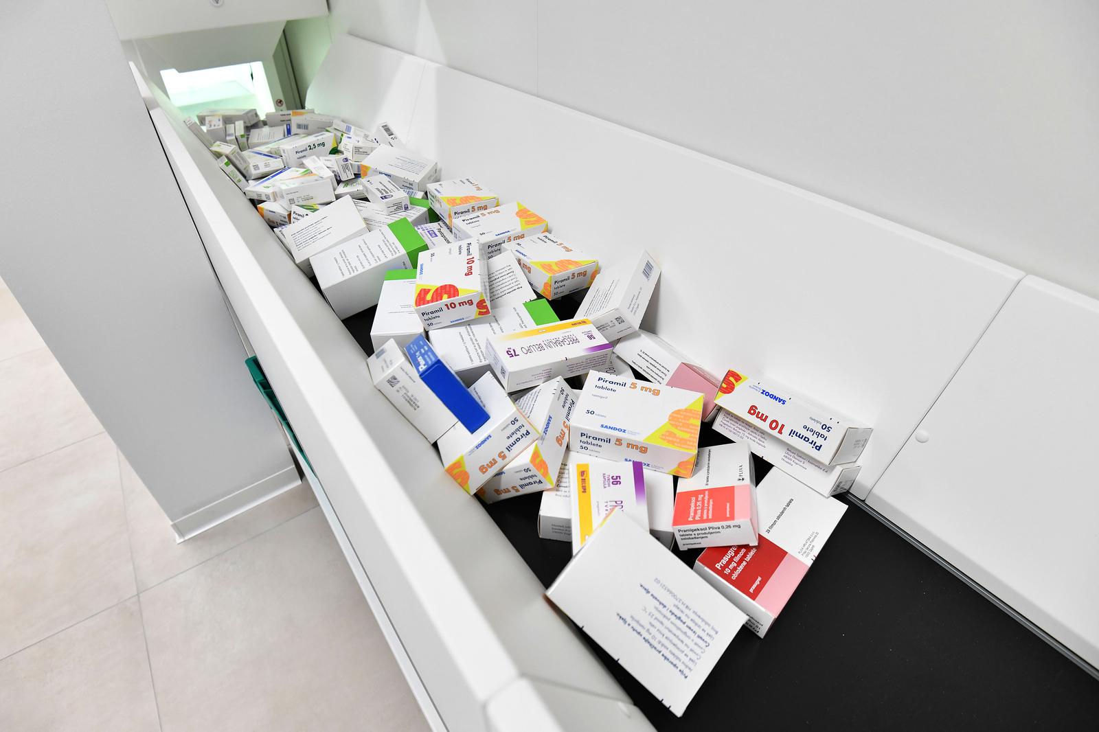 24.12.2020., Varazdin - Ljekarne varazdinske zupanije predstavile su automatizirano skladiste vrijedno 1.7 milijuna kuna koje osigurava automatsko zaprimanje, pohranu i isporuku lijekova. Photo: Vjeran Zganec Rogulja/PIXSELL