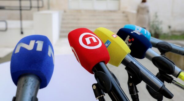 02.04.2025., Split- Mikrofoni uoci konferencije za medije  Photo: Ivana Ivanovic/PIXSELL