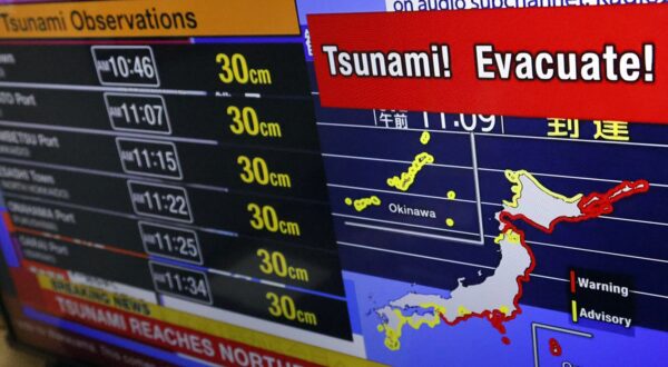 epa12271675 A television screen shows a news report from the Japanese Meteorological Agency following a 8.8 magnitude quake occured off the Kamchatka Peninsula, in Tokyo, Japan, 30 July 2025. The Japan Meteorological Agency issued a tsunami warning after the M8.8 quake hit off the Kamchatka Peninsula.  EPA/JIJI PRESS JAPAN OUT EDITORIAL USE ONLY/