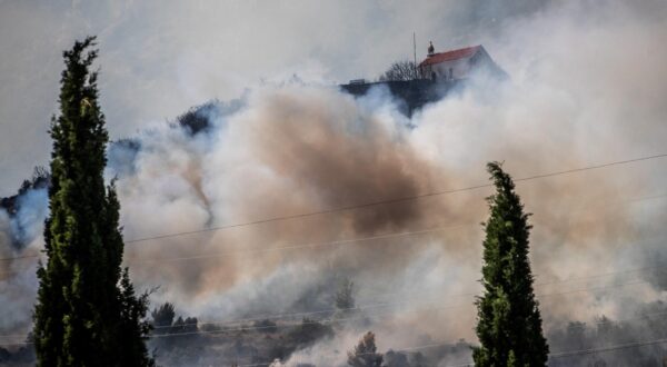 16.07.2025., Kastel Sucurac - Pozar koji je iza 14h planuo na obroncima Kozjaka. Photo: Zvonimir Barisin/PIXSELL