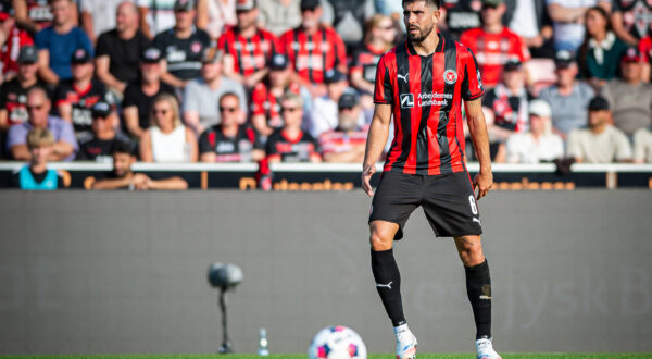 FC Midtjylland v Fredrikstad, UEFA Europa League qualification, Herning, Denmark Herning, Denmark. 14th, August 2025. Martin Erlic 6 of FC Midtjylland seen during the UEFA Europa League qualification match between FC Midtjylland and Fredrikstad at MCH Arena in Herning. Denmark, Herning PUBLICATIONxNOTxINxDENxNORxFINxBEL Copyright: xGonzalesxPhoto/MortenxKjaerx