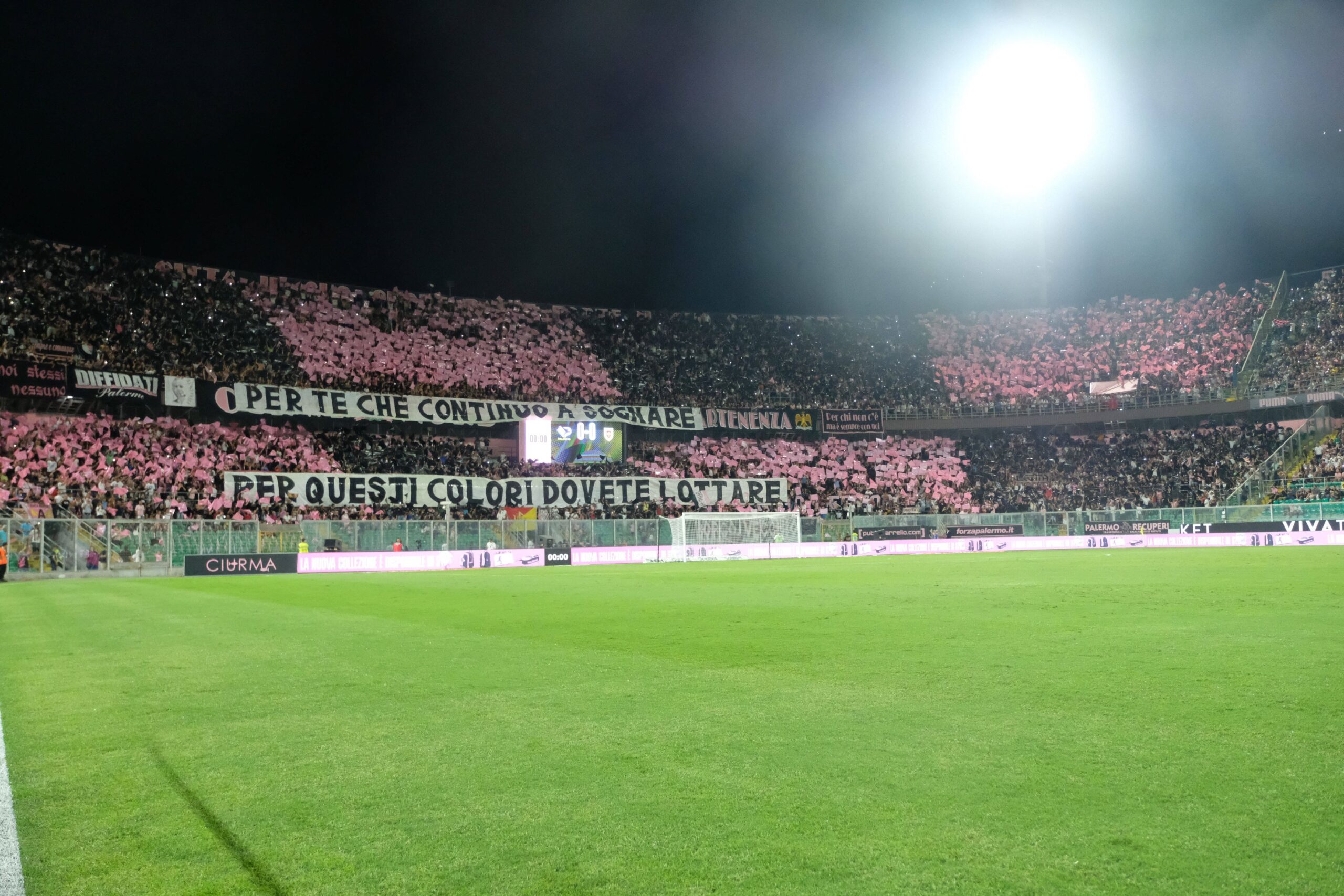 Giocatore A in azione durante la partita Palermo vs Reggiana di Serie B 25 26 presso lo Stadio Renzo Barbera di Palermo il 23 08 25 during Palermo FC vs AC Reggiana, Italian soccer Serie B match in Palermo, Italy, August 23 2025 Copyright: xFedericoxSerra IPAxSportx xipa-agency.netx IPA_63068373 IPA_Agency_IPA63068373