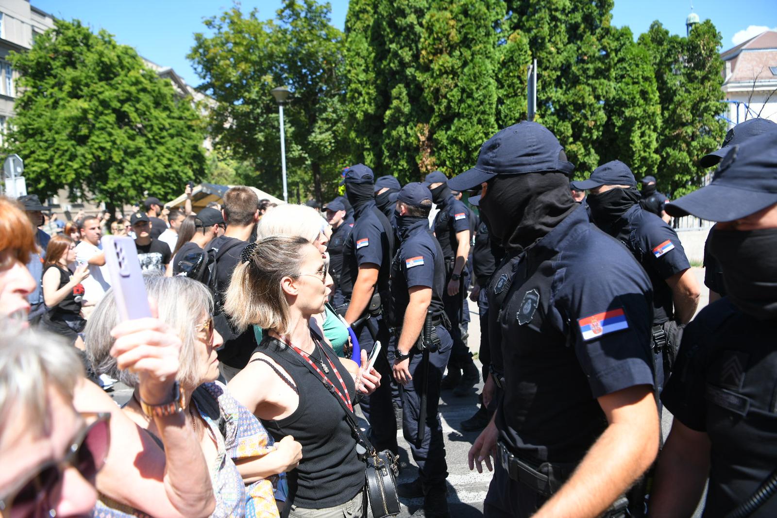 30, June, 2025, Belgrade - Students and citizens again blocked the street near the Faculty of Agriculture in Zemun, but police in balaclavas arrived and ordered them to move away. Photo: R.Z./ATAImages

30, jun, 2025, Beograd - Studenti i gradjani su ponovo blokirali ulicu kod Poljoprivrednog fakulteta u Zemunu, ali se policija sa fantomkama dosla i naredila da se sklone. Photo: R.Z./ATAImages Photo: R.Z./ATAImages/PIXSELL