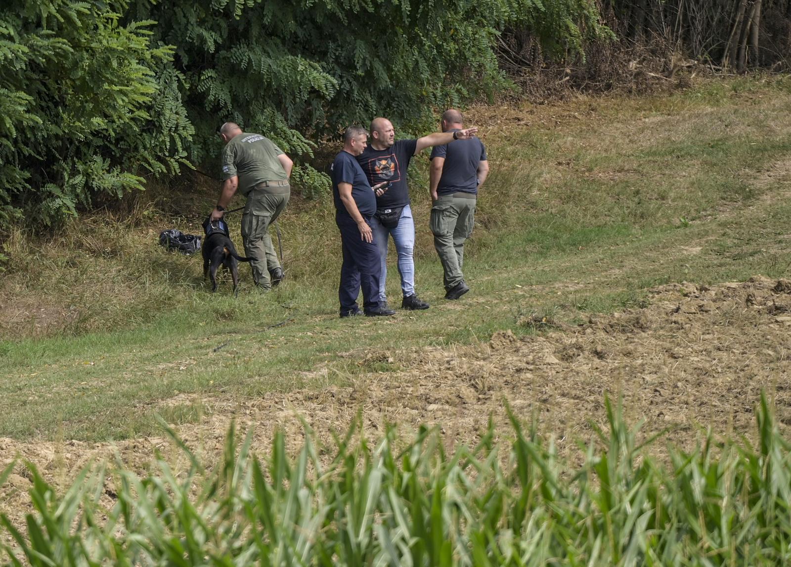 02.08.2025., Berek - Policijski ocevid u selu Berek gdje je iz automatske puske ubijen jedan muskarac
 Photo: Igor Soban/PIXSELL