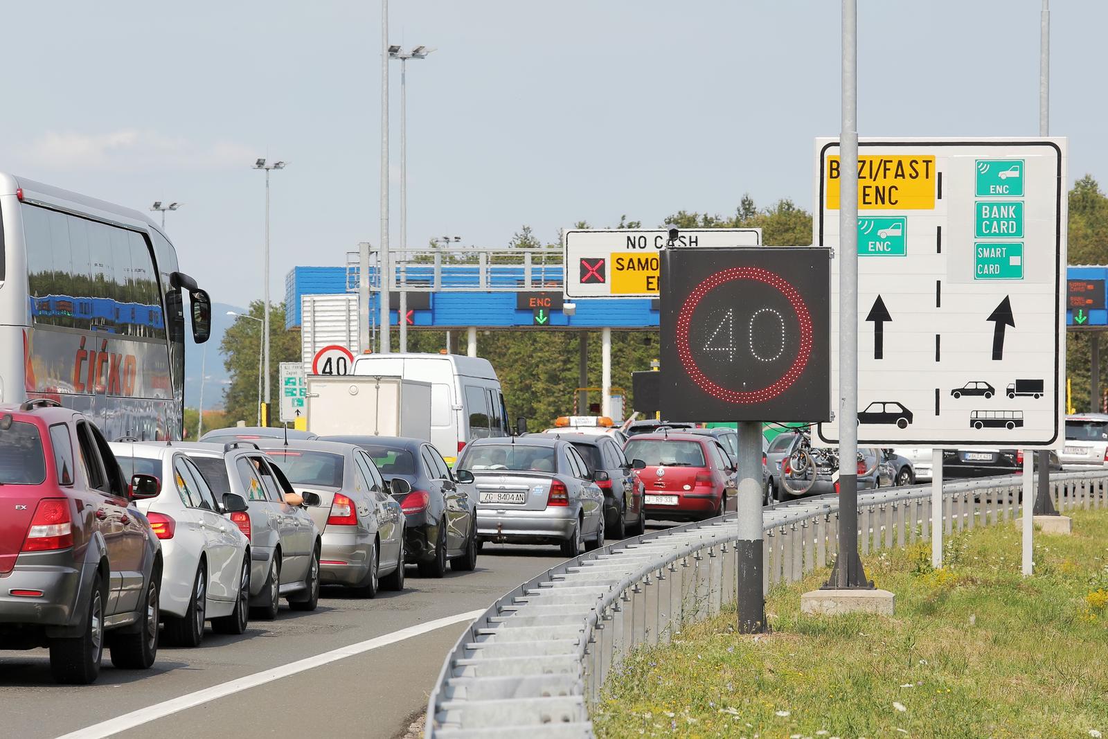 06.08.2017., Zagreb - Postaja za elektronsku naplatu cestarine Demerje. Zbog jutrasnjeg pada sustava naplate cestarine karticama Zaba-e, za njihove korisnike bilo je moguce placanje samo gotovinom ili ENC-om, što je stvorilo guzve. "nPhoto: Tomislav Miletic/PIXSELL