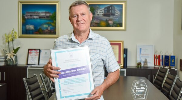 Dr. Denis Kovačić s prestižnom nagradom HealthComm Awards 2025 u kategoriji 'Najbolje tehnološko rješenje u zdravstvu' koju dodjeljuje Odjel za zdravlje i socijalnu skrb Europske komisije, Foto: Saša Zinaja/NFoto