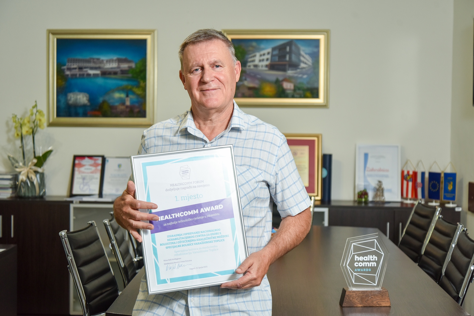 Dr. Denis Kovačić s prestižnom nagradom HealthComm Awards 2025 u kategoriji 'Najbolje tehnološko rješenje u zdravstvu' koju dodjeljuje Odjel za zdravlje i socijalnu skrb Europske komisije, Foto: Saša Zinaja/NFoto