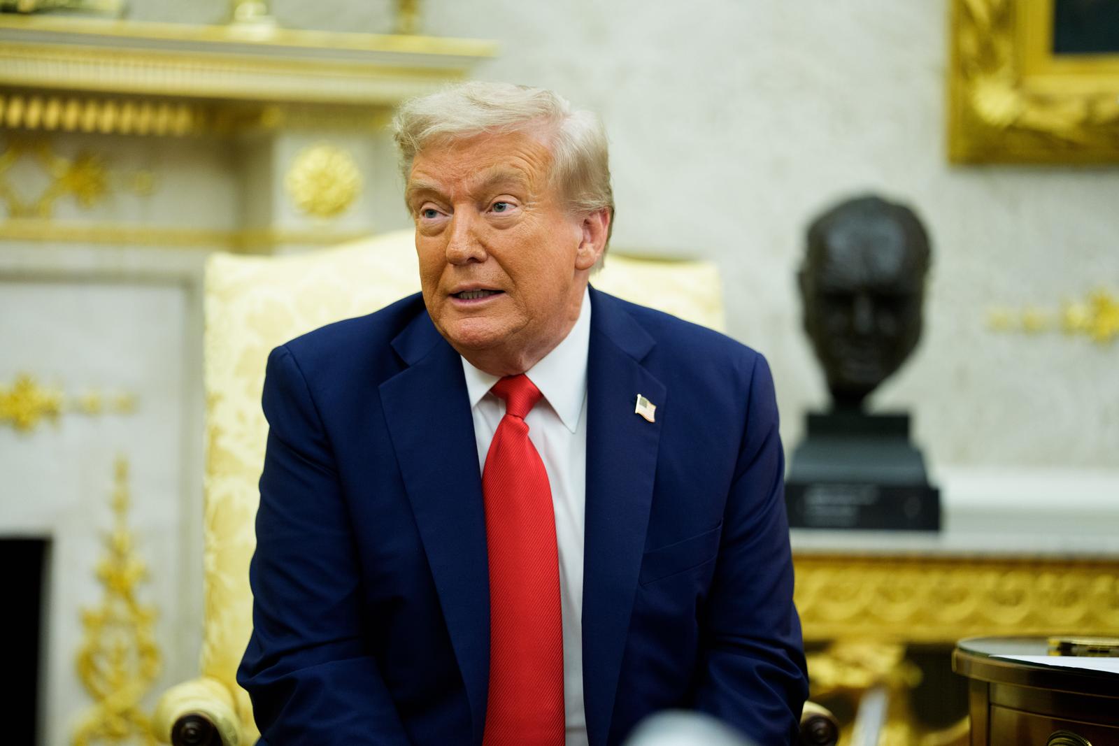 United States President Donald J Trump as he meets President Volodymyr Zelenskyy of Ukraine (not pictured) in the Oval Office of the White House in Washington, DC, USA, on Monday, August 18, 2025. European Leaders are at the White House in support of President Zelenskyy following President Trumps meeting with President Vladimir Putin of Russia in Anchorage, Alaska, USA, on Friday, August 15, 2025. Credit: Aaron Schwartz / Pool via CNP Photo via Newscom Photo: Aaron Schwartz - Pool via CNP/NEWSCOM