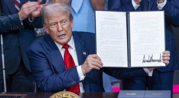 epa12285249 US President Donald J. Trump displays the executive order establishing an Olympic task force at the White House in Washington, DC, USA 05 August 2025. President Trump established a 2028 Los Angeles Olympic Games task force to ensure the event is “safe, seamless and historically successful.”  EPA/SHAWN THEW