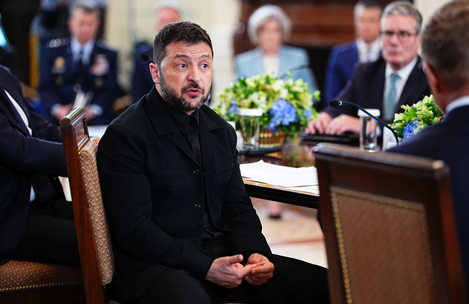 epa12308664 President of Ukraine Volodymyr Zelensky participates in a Multilateral Meeting with European Leaders in the East Room of the White House in Washington, DC, USA, 18 August 2025.  European Leaders are at the White House in support of President Zelenskyy following President Trumps meeting with President Vladimir Putin of Russia in Anchorage, Alaska, USA, on August 15, 2025.  EPA/AARON SCHWARTZ / POOL