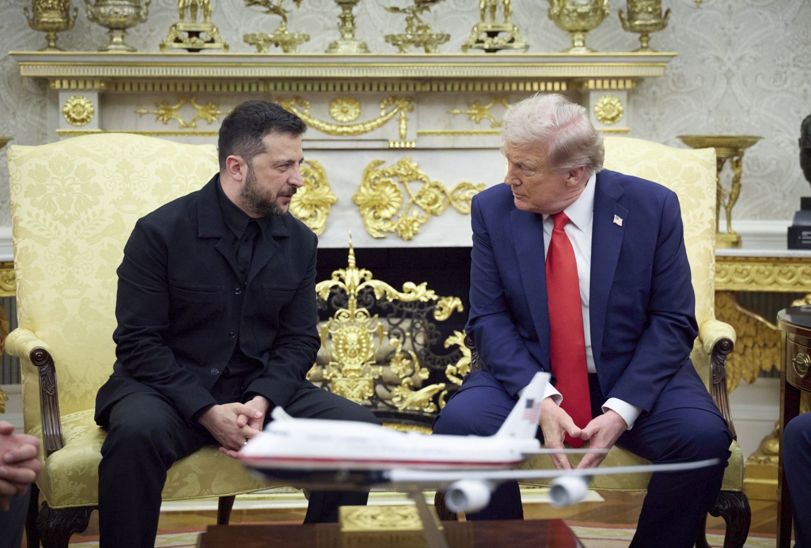 epa12308712 A handout photo made available by the Presidential Press Service shows United States President Donald J Trump (R) meets President of Ukraine Volodymyr Zelensky (L) in the Oval Office of the White House in Washington, DC, USA, 18 August 2025. European Leaders are at the White House in support of President Zelenskyy following President Trump’s meeting with President Vladimir Putin of Russia in Anchorage, Alaska, USA, on August 15, 2025.  EPA/PRESIDENTIAL PRESS SERVICE / HANDOUT  HANDOUT EDITORIAL USE ONLY/NO SALES