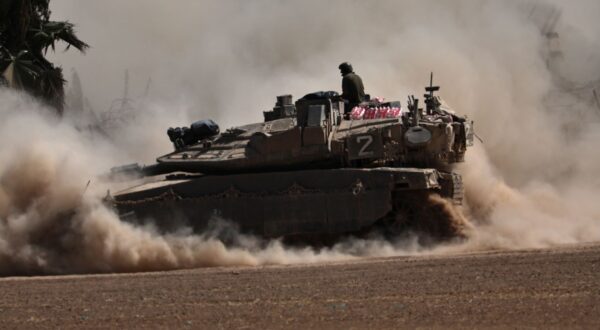epa12310297 Israeli tanks deployed along the Israel-Gaza border in southern Israel, 19 August 2025.  EPA/ATEF SAFADI