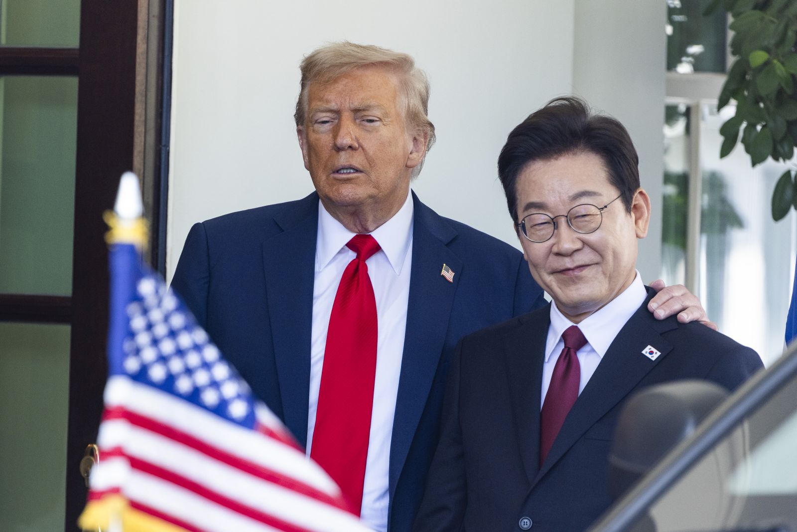 epa12321913 US President Donald Trump (L) greets South Korean President Lee Jae-myung (R) at the West Wing of the White House in Washington, DC, USA, 25 August 2025. Lee and Trump are expected to discuss reinforcing their 71-year-old military alliance, including the construction of new US shipyards.  EPA/JIM LO SCALZO