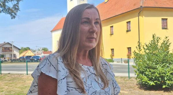 Čakovec/ Šenkovec, 28.08.2028. - Vladimir Novak, dojučerašnji ravnatelj Osnovne škole „Petar Zrinski” u Šenkovcu kraj Čakovca, koji je priveden zbog sumnje da je lažirao 500 radnih sati, više ne želi biti ravnatelj. On je o tome u srijedu obavijestio osnivača, Međimursku županiju. Na fotografiji Nives Kolarić Strah. foto HINA/ Siniša KALAJDŽIJA/ tm