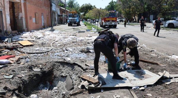 Investigators collect the pieces of Russian drones as they record the consequences of the attack in the historical part of the Kholodnohirskyi district during the second wave of the Russian drone strike, Kharkiv, Ukraine, on July 7, 2025. (Photo by Viacheslav Madiievskyi/Ukrinform) (Photo by Ukrinform/Ukrinform/Sipa USA) Photo: UKRINFORM/SIPA USA