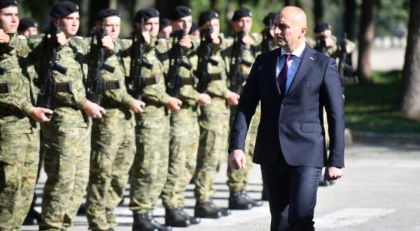 23.9.2024., Vojarna "Bilogora", Bjelovar, Hrvatska - Ministar obrane Ivan Anusic, u posjetu vojarni "Bilogora" gdje se sastaje sa pripadicima Hrvatske kopnene vojske. Photo: Josip Mikacic/PIXSELL