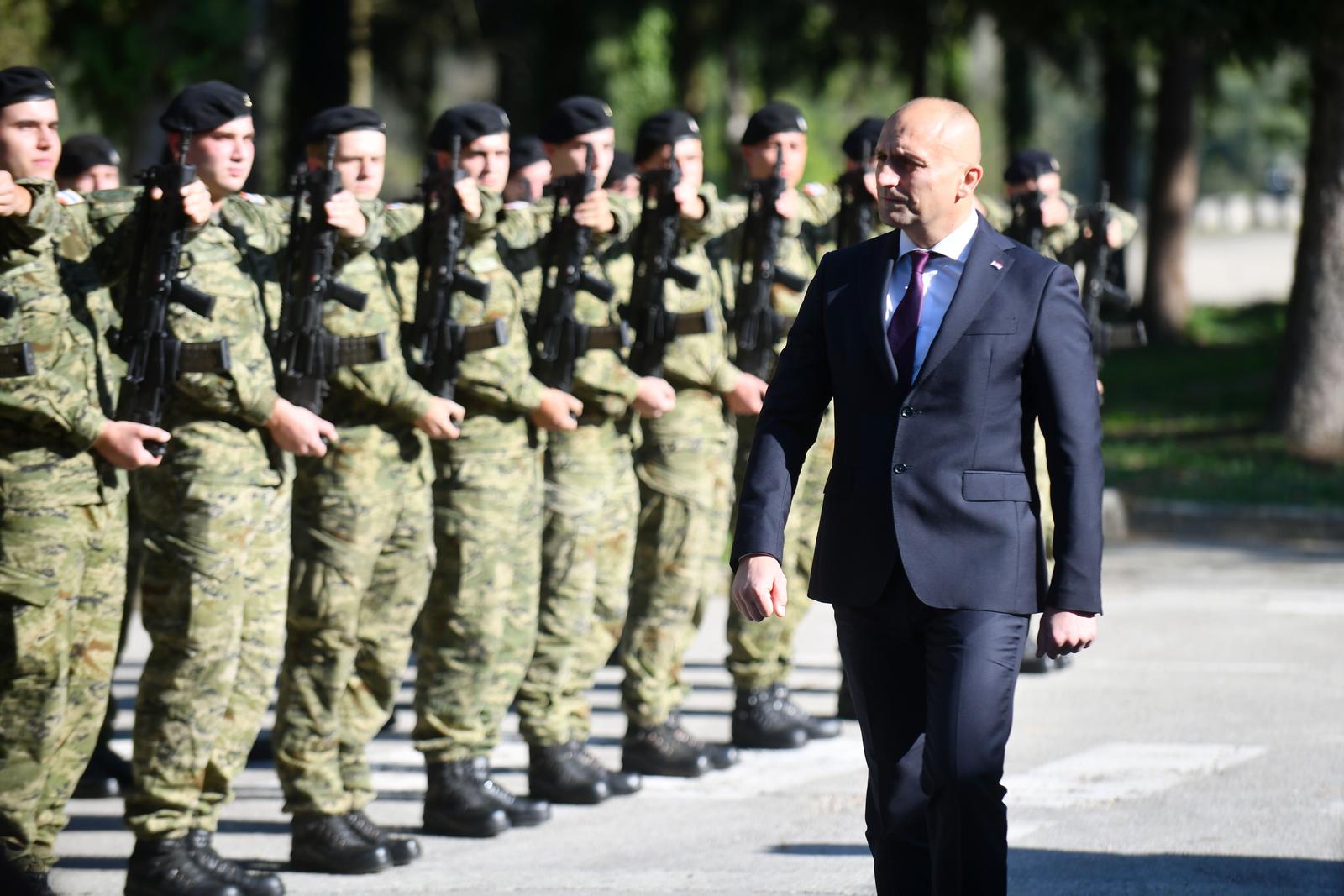 23.9.2024., Vojarna "Bilogora", Bjelovar, Hrvatska - Ministar obrane Ivan Anusic, u posjetu vojarni "Bilogora" gdje se sastaje sa pripadicima Hrvatske kopnene vojske. Photo: Josip Mikacic/PIXSELL