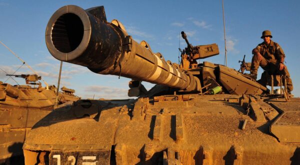 NIR OZ,ISR - JAN 13 2009:Israeli soldier on Merkava Tank Mark IV in Gaza Strip. The tank is Israeli-designed TSAWS system designed to endure the harsh basalt rock conditions of Golan Heights, Israel. Photo via Newscom Photo: RAFAEL BEN ARI/NEWSCOM