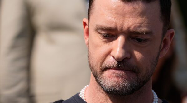 Justin Timberlake speaks to the press after a court hearing, Friday, Sept. 13, 2024, in Sag Harbor, N.Y. (AP Photo/Pamela Smith) Justin Timberlake Arrest
